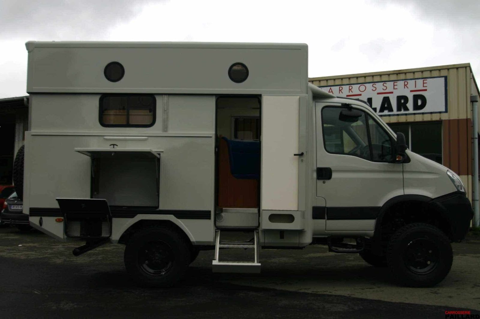 Vue extérieure de Camping-car IVECO Daily 4×4.